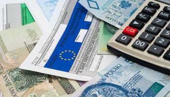 VAT UE, obrót międzynarodowy, WNT i WDT, import i eksport usług oraz transakcje łańcuchowe i trójstronne