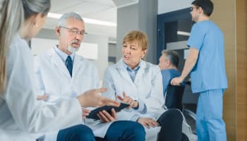 Skuteczna i efektywna komunikacja z pacjentem w placówce medycznej
