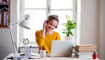Praca zdalna i hybrydowa. Work-life balance i wellbeing w zatrudnieniu. Jak stosować nowe przepisy?