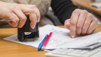 Zatrudnianie cudzoziemców i legalizacja pobytu 2023 &#8211; Zmiany na rynku pracy, obywatele Ukrainy w Polsce
