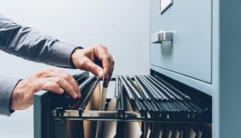 Akta osobowe pracownika, jak prowadzić dokumentację pracowniczą?