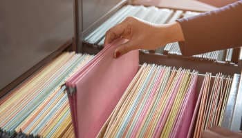 Zatrudnianie osób z niepełnosprawnością (OzN). Jakie są ułatwienia dla niepełnosprawnego a jakie korzyści dla pracodawcy?